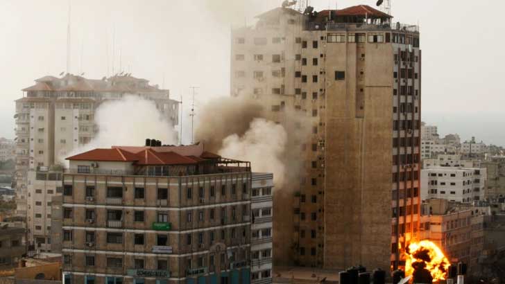 আল জাজিরা কার্যালয় মাটির সঙ্গে মিশিয়ে দিয়েছে ইসরায়েল