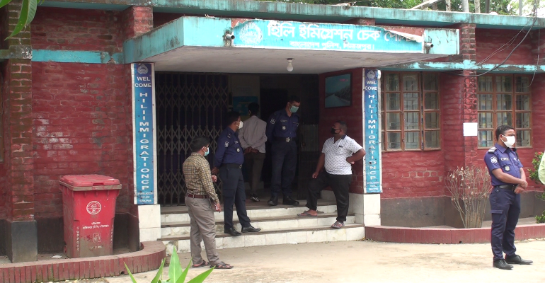 ১৪ মাস পর হিলি ইমিগ্রেশন চেকপোস্টে পাসপোর্টে যাত্রী পারাপার