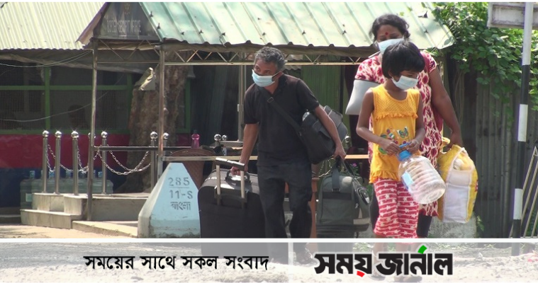 হিলি চেকপোষ্ট দিয়ে দেশে ফিরতে শুরু করেছে বাংলাদেশীরা