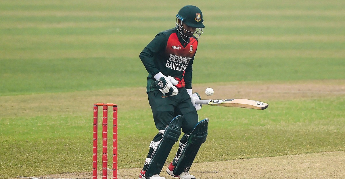 ব্যাটিংয়ে বাংলাদেশ, শুরুতেই লিটনের বিদায়