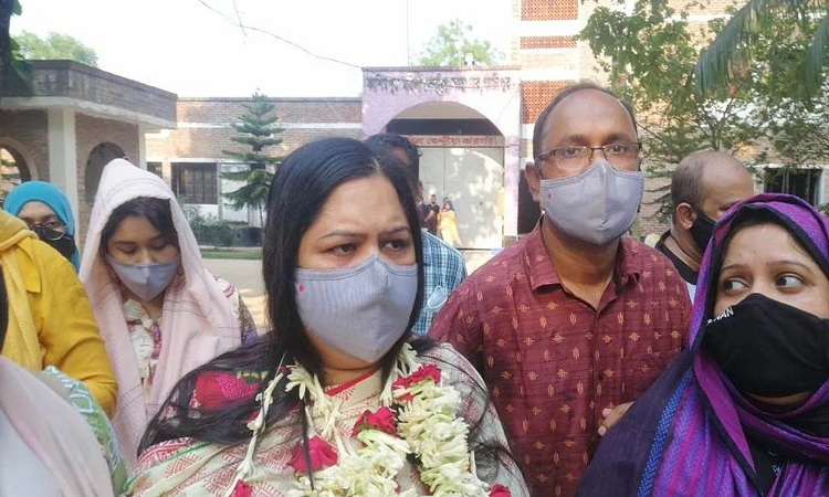 কারাগার থেকে হাসপাতালে সাংবাদিক রোজিনা ইসলাম