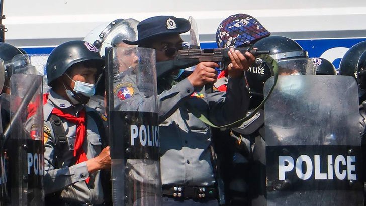 মিয়ানমারে ২০ পুলিশকে হত্যা করে থানা দখল করলো পিডিএফ