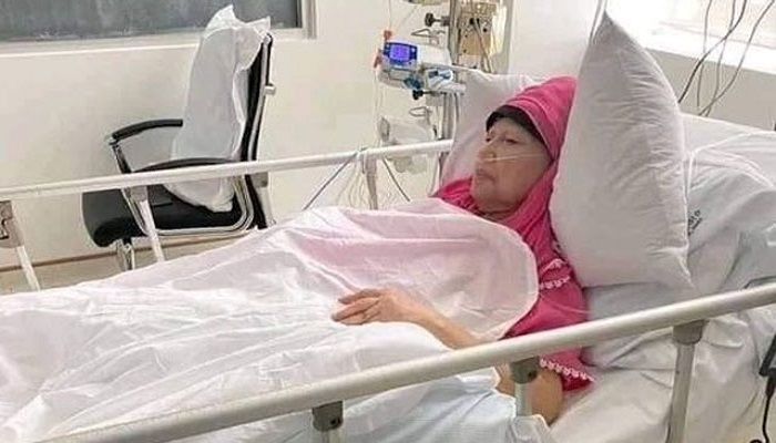 খালেদা জিয়াকে কেবিনে স্থানান্তর