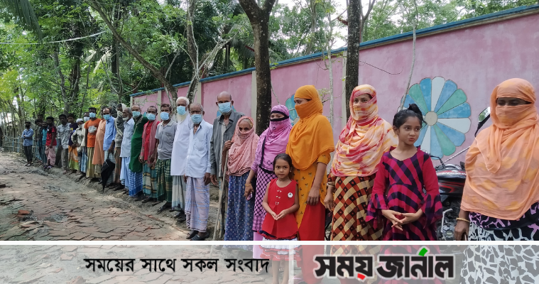 মোড়েলগঞ্জে গৃহবধূর পরকীয়ায় অতিষ্ট গ্রামবাসী, প্রতিবাদে মানববন্ধন
