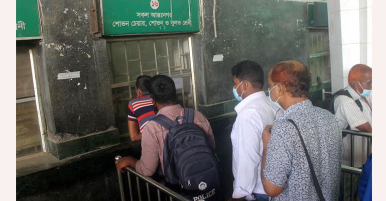 ফের কাউন্টারে ট্রেনের টিকিট বিক্রি শুরু