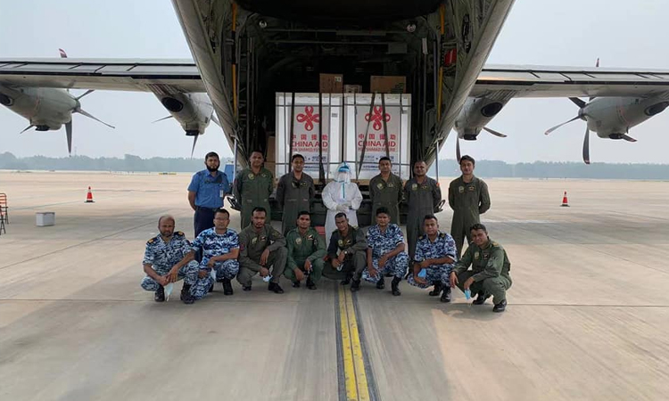 দেশে পৌঁছেছে চীনের উপহারের ৬ লাখ ডোজ টিকা