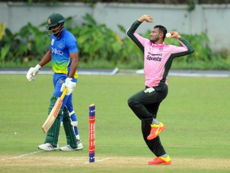 নিষেধাজ্ঞা কাটিয়ে ফিরলেন সাকিব