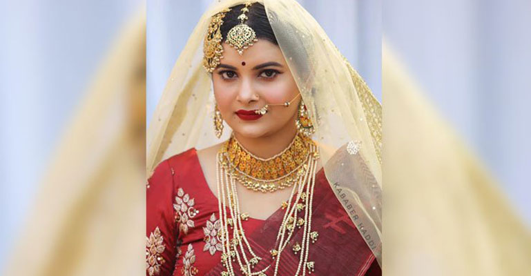 সুসংবাদ দিতে যাচ্ছেন শবনম ফারিয়া