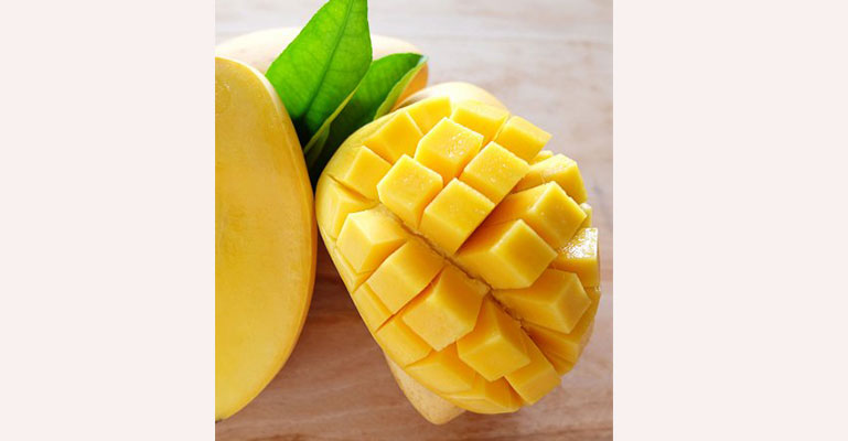 চুলের যত্নে আমের ব্যবহার