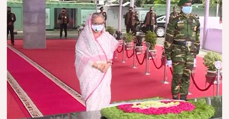 বঙ্গবন্ধুর প্রতিকৃতিতে প্রধানমন্ত্রীর শ্রদ্ধা