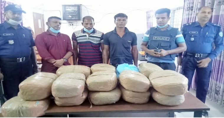 চৌদ্দগ্রামে কভার্ডভ্যান ভর্তি গাঁজাসহ আটক ২