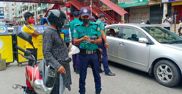 রাজধানীতে বিনা কারণে বের হওয়ায় শতাধিক আটক