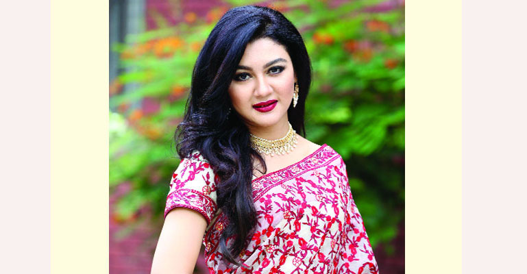 অভিনয়ের ‘দেবী’ জয়া