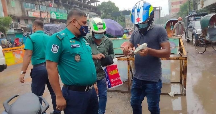 অকারণে বের হওয়ায় আজও মিরপুরে আটক ৩০