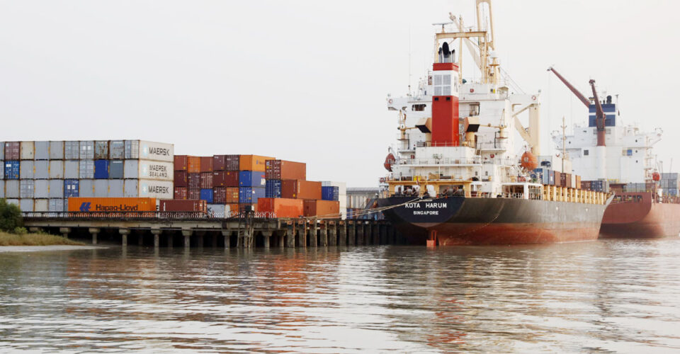 ৭০ বছরের রেকর্ড ভাঙল মোংলা বন্দর