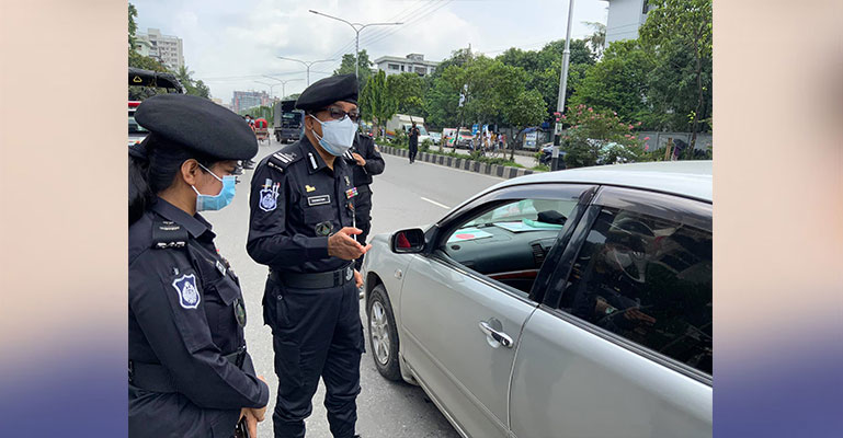 সড়কে বেড়েছে মানুষ, র‌্যাব পুলিশও তৎপর