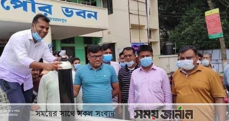 জামালপুরে করোনা আক্রান্তদের বিনামূল্যে অক্সিজেন বিতরণ