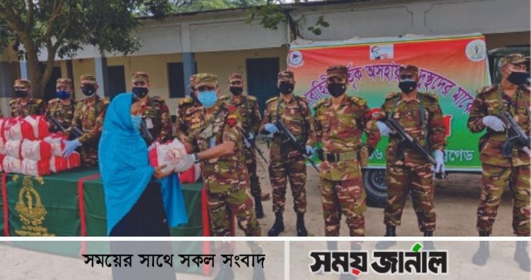 দিনাজপুরে কোভিড-১৯ প্রতিরোধে অসহায়দের মাঝে সেনাবাহিনীর খাদ্যসামগ্রী বিতরণ