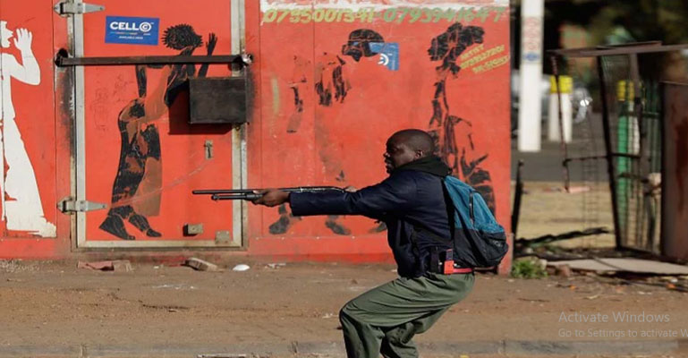 দক্ষিণ আফ্রিকায় সহিংসতায় নিহত বেড়ে ৭২