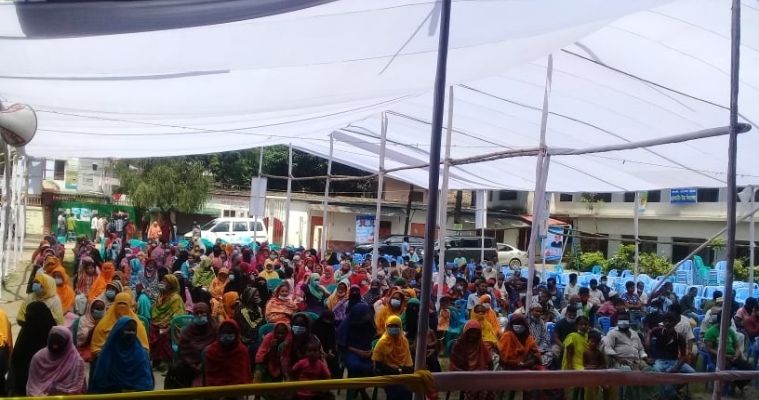 প্রধানমন্ত্রীর কারাবন্দী জীবন স্বরণে উত্তর আ'লীগের খাদ্য সামগ্রী বিতরণ