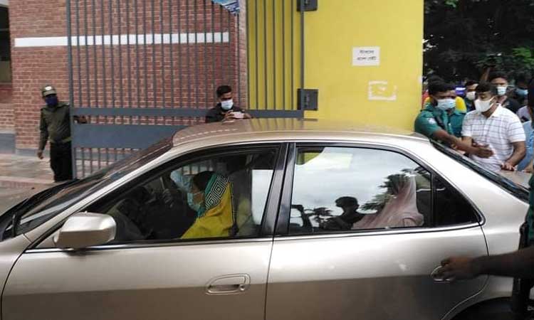 করোনা টিকা নিলেন খালেদা জিয়া