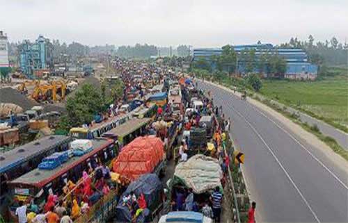 বঙ্গবন্ধু সেতুর দু-পাশেই তীব্র যানজট, বিপাকে চালক-যাত্রীরা