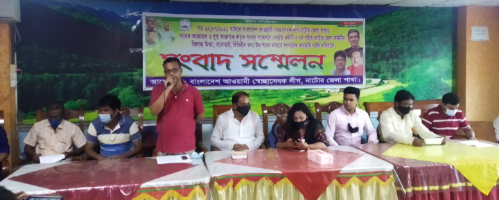 সংবাদ সম্মেলনে বাধা, এমপিকে রাজাকারের ছেলে দাবি নাটোর জেলা স্বেচ্ছাসেবকলীগের