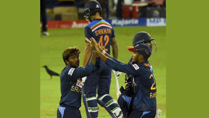 ভারতকে ৪ উইকেটে হারিয়ে সিরিজে সমতা ফেরাল শ্রীলংকা