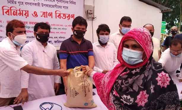 ভাঙ্গায় নিক্সন চৌধুরীর ত্রাণ বিতরণ ও মতবিনিময়