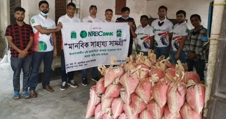 এনআরবিসি ব্যাংক হরিরামপুর শাখার কর্মীদের উদ্যোগে দুস্থদের খাদ্য বিতরণ