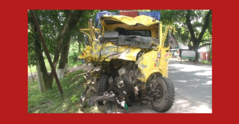নাটোরে দু’ ট্রাকের সংঘর্ষে নিহিত এক ট্রাক চালক, আহত ৪