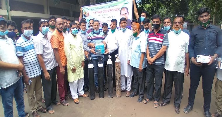 মধুখালী স্বাস্থ্য কমপ্লেক্সে  অক্সিজেন ও করোনা সামগ্রী দিলো আব্দুর রহমান