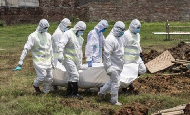 করোনায় আরও ২১৫ জনের মৃত্যু