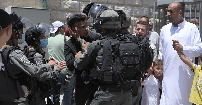 ইব্রাহিমি মসজিদে ফিলিস্তিনিদের ওপর ইসরায়েলের হামলা