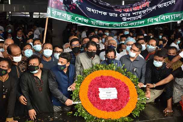 রক্তদান করলে বঙ্গবন্ধুর আত্মা শান্তি পাবে : উপাচার্য অধ্যাপক ডা. মোঃ শারফুদ্দিন আহমেদ