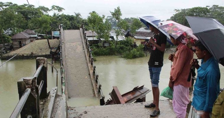 শরণখোলায় গভীর রাতে ভেঙ্গে পড়ল সেতু