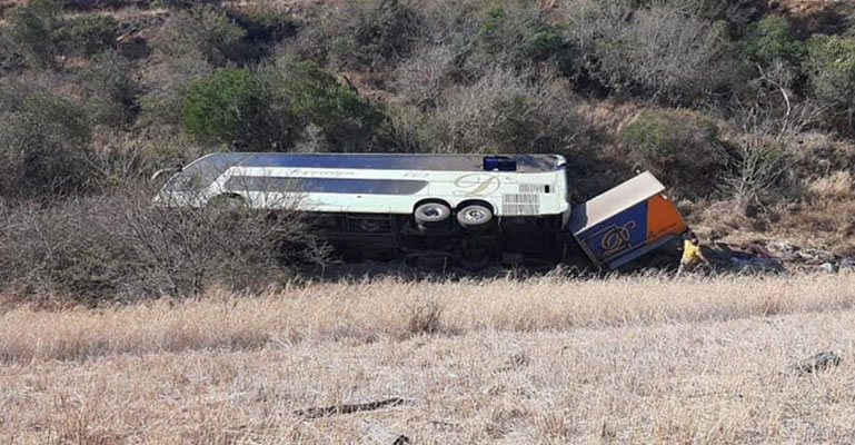 দক্ষিণ আফ্রিকায় বাস খাদে পড়ে নিহত ২৮
