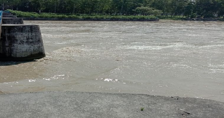 হঠাৎ তিস্তার পানি বিপদসীমার ১৬ সেন্টিমিটার ওপরে, নিম্নাঞ্চল প্লাবিত