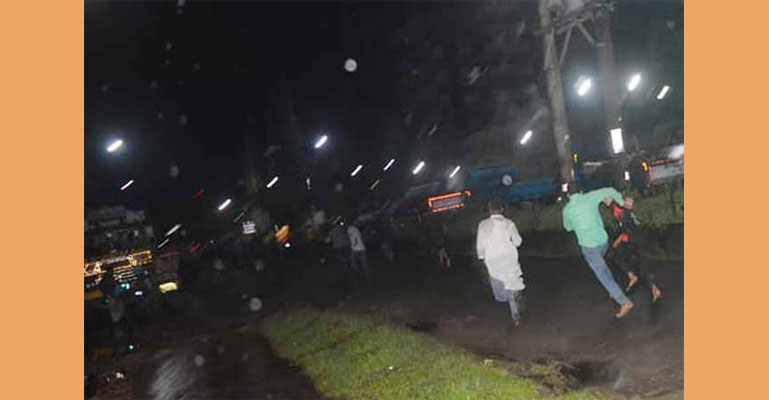 ইউএনওর বাসায় হামলা : আ.লীগ-ছাত্রলীগের ১৩ নেতাকর্মী আটক