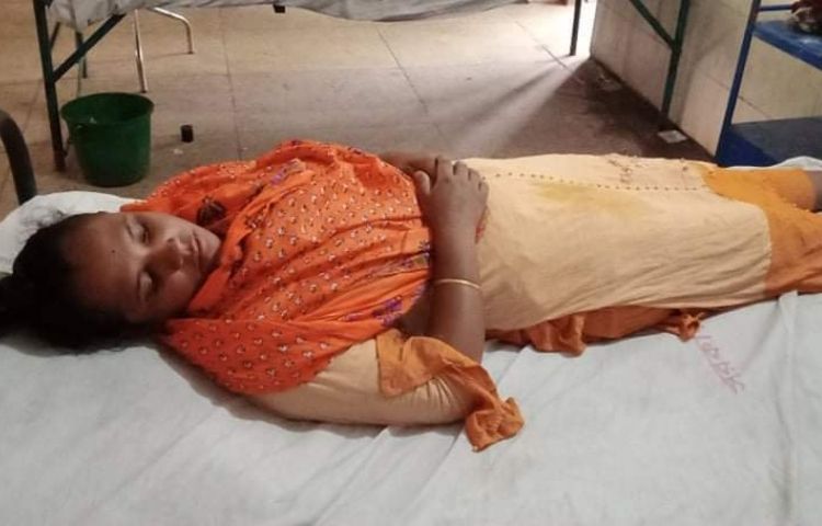 লালমনিরহাটে রাস্তা দখল করে বাড়ি নির্মাণ: প্রতিবাদ করায় নারীকে মারধর