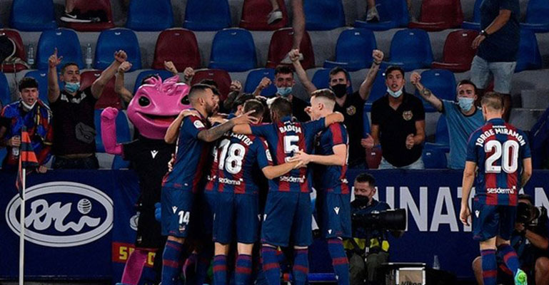 ড্র করেও বার্সাকে পেছনে ফেলল রিয়াল