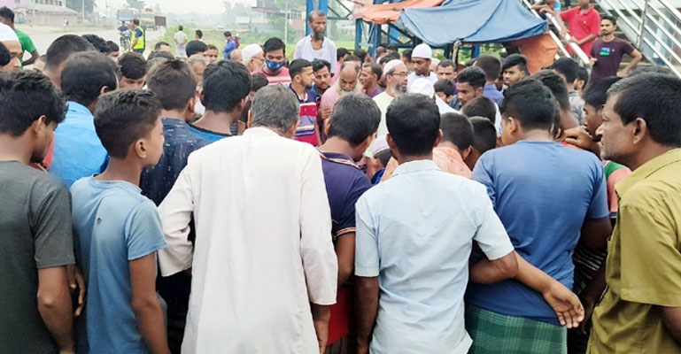 সিরাজগঞ্জে ট্রাকচাপায় নিহত ৩