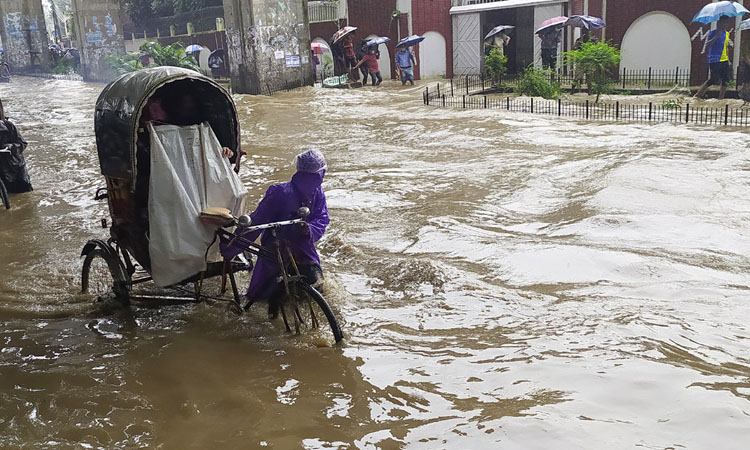 অল্প বৃষ্টিতেই চট্টগ্রামে জলাবদ্ধতা