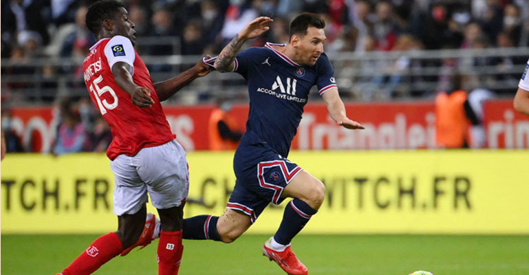 জয় দিয়ে অভিষেক রাঙালেন মেসি