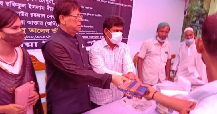 গজারিয়ায় মাসব্যাপী কর্মসূচির সমাপনী আলোচনা সভায় বস্ত্র বিতরণ