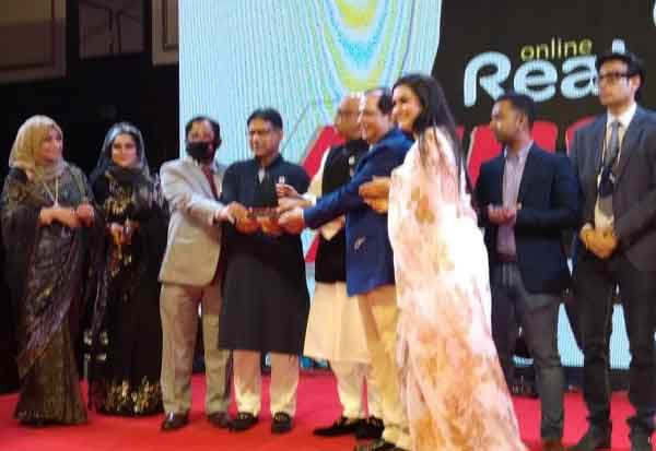 রিয়েল হিরো’স এ্যাওয়ার্ডস পেল বিএসএমএমইউ ও ভিসি অধ্যাপক ডা. শারফুদ্দিন