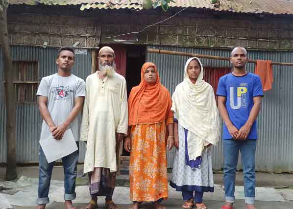 বিশ্ববিদ্যালয় পড়ুয়া সন্তানের খরচ চালাতে একটা রিক্সা চান জয়নাল