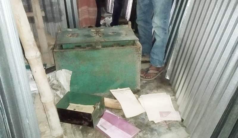 ফরিদপুরে সিন্দুকের তালা ভেঙ্গে টাকা ও স্বর্ণালঙ্কার চুরি
