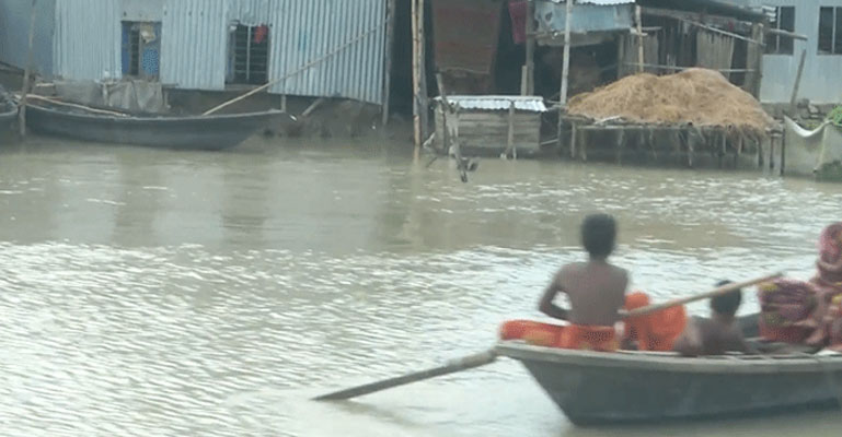 বিপৎসীমার ওপরে পদ্মার পানি, লক্ষাধিক মানুষ পানিবন্দী