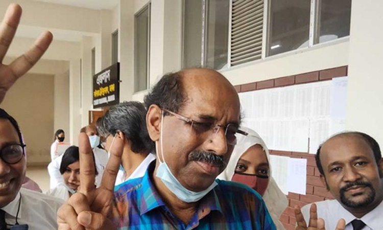 তথ্যপ্রযুক্তি আইনের মামলায় সাংবাদিক প্রবীর শিকদার খালাস